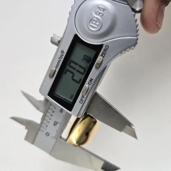 18K solid gold Sharp Edge Estate Ring - Picture 13 of 15